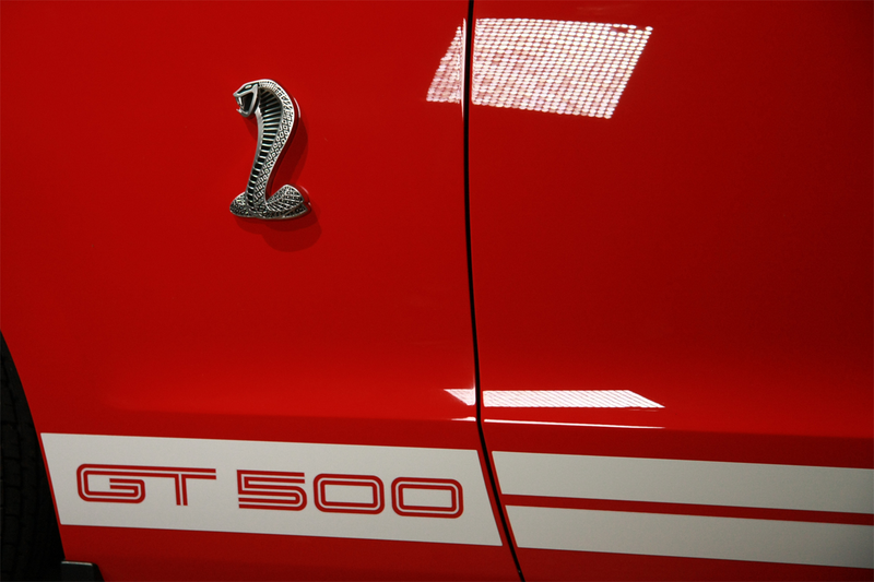 Illustration for article titled Carroll Shelby Introduces 2010 Shelby GT500 Coupe, Convertible At Detroit